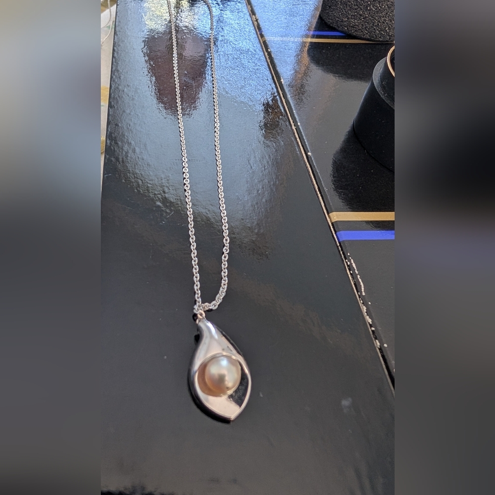 Tasaki Classic vintage Calla lily and Silver Akoya Pearl Pendant Necklace - Picture 8 of 11